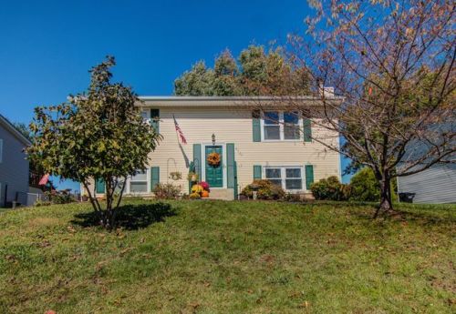 8325 Willow Ridge Rd, Roanoke, VA 24019-1814