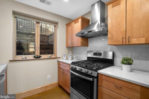 7105 Carroll Ave, Silver Spring MD 20912-4637 exterior