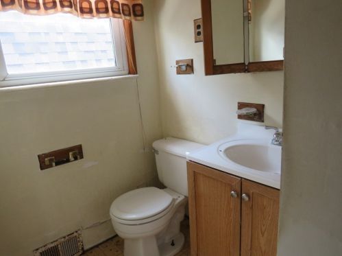 123 Calhoun Ave, Pittsburgh PA  15210-3637 exterior