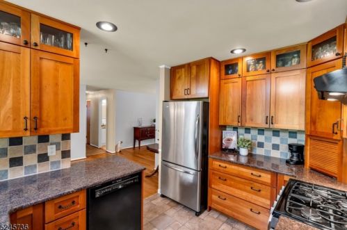 1395 Croyden Rd, Bridgewater NJ 08807-1310 exterior