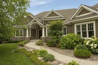 2924 Fairway Dr, Chaska MN  55318-3416 exterior