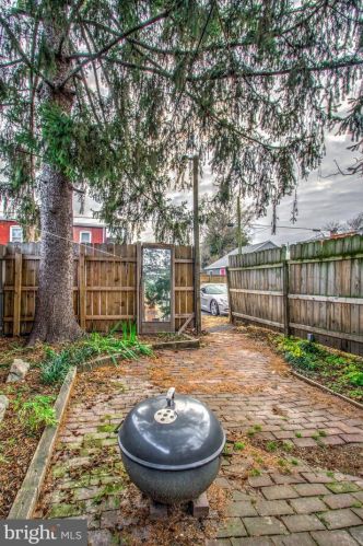 436 Lemon St, Lancaster PA 17603-3345 exterior