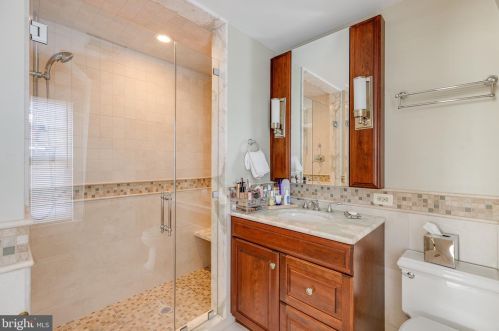 2101 Delancey St, Philadelphia PA 19103-6408 exterior