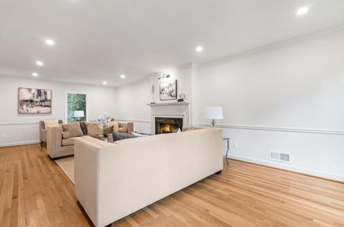 6160 Heards Creek Dr, Atlanta GA  30328-3635 exterior