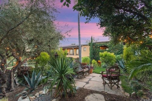 1028 Crestview Dr, Fullerton CA 92833-2203 exterior