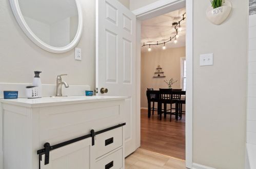 2812 8th St, Milwaukee WI 53215-3933 exterior