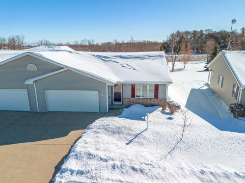 2217 Knuell St, Manitowoc WI 54220-0902 exterior