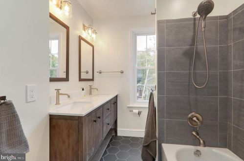 403 Howard St, Riverton NJ 08077-1328 exterior