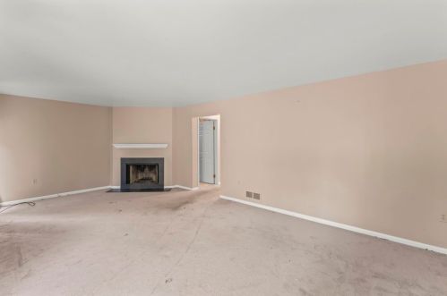 226 Pine Ct, Pittsburgh PA 15239-1953 exterior