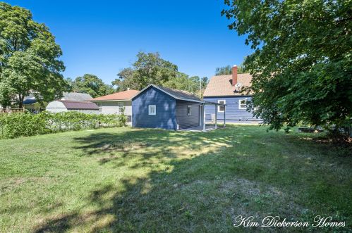 987 Allen Ave, Meskegon MI 49442-3264 exterior