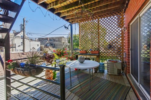 941 Fairfield Ave, Chicago IL  60622-4454 exterior