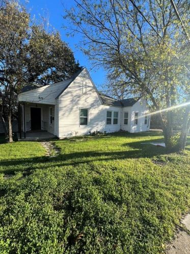 810 Dean Keeton St, Austin TX  78705-3202 exterior