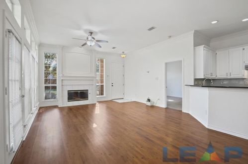 8704 Moss Hill Rd, Irving TX  75063-4285 exterior