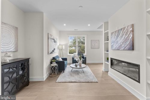 1327 Mayflower Dr, Mc Lean VA 22101-3405 exterior