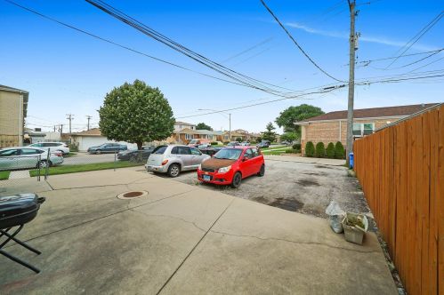 6724 63rd St, Chicago IL 60638-4004 exterior