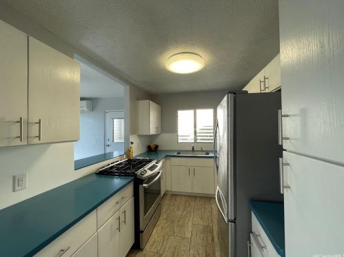 1379 13th Ave, Honolulu, HI 96816-3854