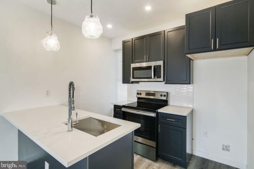 6019 Catharine St, Philadelphia PA 19147-2910 exterior