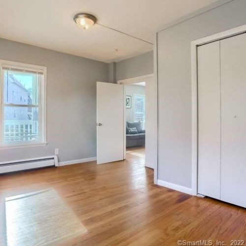 271 Gln St, New Britain CT 06051-2572 exterior