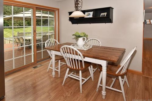 281 Abbe Rd, Enfield CT 06082-5745 exterior