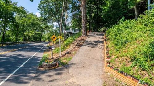 236 Roosevelt Dr, Seymour CT 06483-2118 exterior