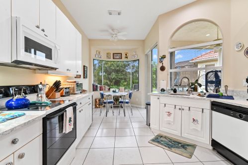 540 New Castle Cv, Fort Pierce FL 34986-3406 exterior