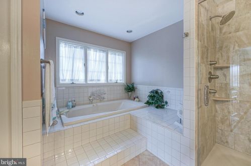 317 Kraft Ct, Camden NJ 08107-1075 exterior