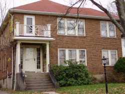 170 Side Pkwy, Newton, MA 02458-1847