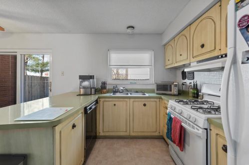 8757 Santa Bella Dr D, Hazelwood MO 63042-2917 exterior