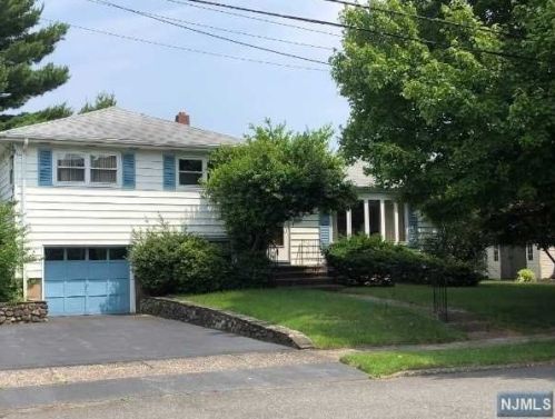 91 Pearl St, Dumont, NJ 07628-1220
