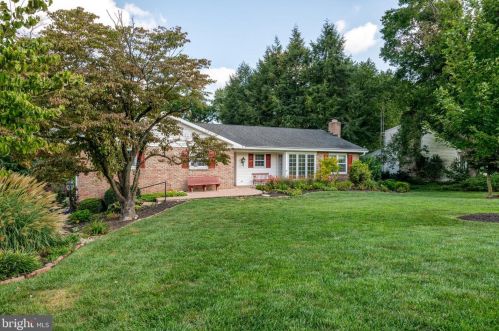 1223 Penn Grant Rd, Lancaster, PA 17602-1828