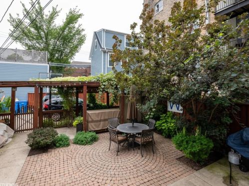 4052 Paulina St, Chicago IL 60613-2520 exterior