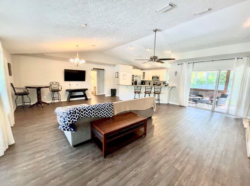 6106 Spruce Dr, Fort Pierce, FL 34982-3795