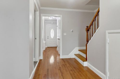 3846 Amundson Ave, Bronx NY 10466-5920 exterior