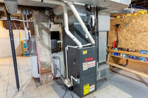 376 Chestnut St, New Britain CT 06051-2309 exterior