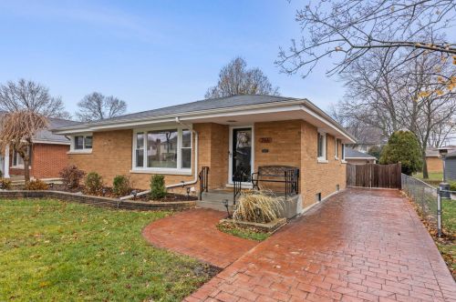 766 Parkside Ave, Elmhurst IL  60126-4811 exterior