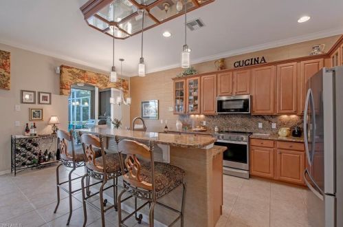 5616 Lago Villaggio Way, Naples FL 34104-5739 exterior