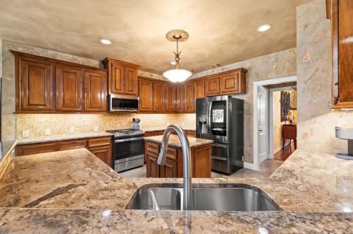 28203 Sundown Shr Ct, Fulshear TX 77441-2037 exterior