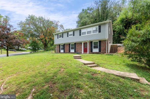 5701 Larpin Ln, Alexandria, VA 22310-1220