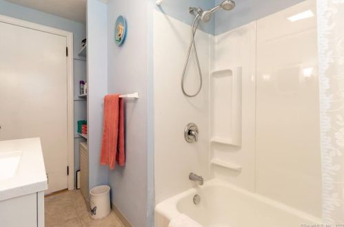 26 Allen St, Enfield CT 06082-4715 exterior