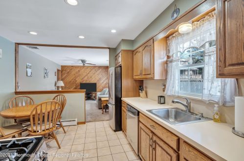 130 Floyd St, Edison NJ 08820-2101 exterior