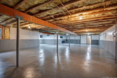 239 Mack Rd, Exeter CT 06249-1720 exterior