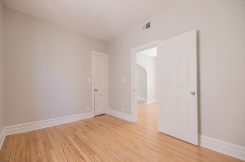 4848 Tripp Ave, Chicago IL 60629-5743 exterior