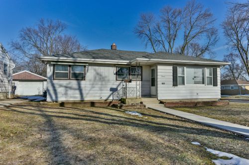 5242 82nd Ct, Milwaukee, WI 53218-3521