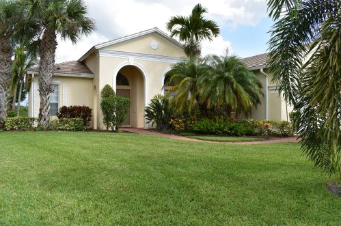 523 Lake Manatee Way, Fort Pierce FL  34986-1775 exterior