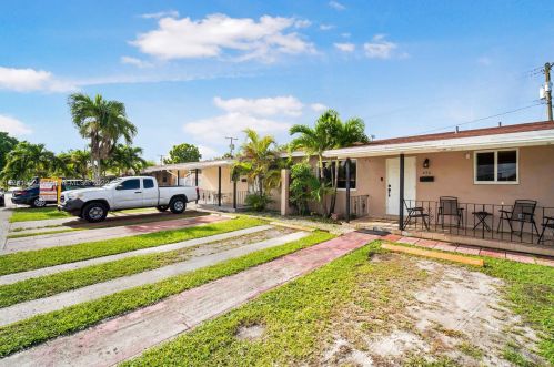 690 50th St, Hialeah FL  33013-1622 exterior