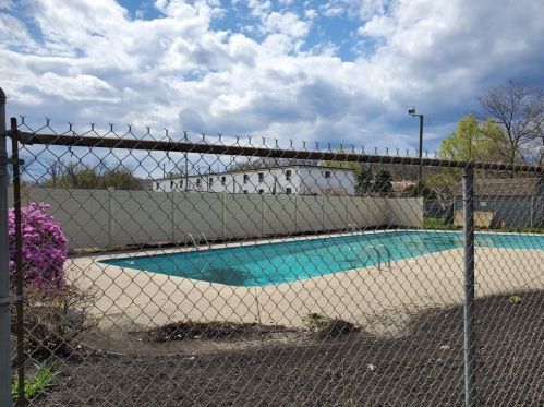 12 Colony Rd, West Springfield MA 01089-4803 exterior