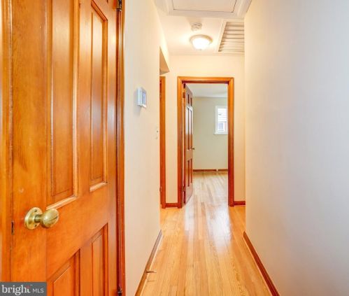 102 Mannakee St, Rockville MD 20850-1914 exterior