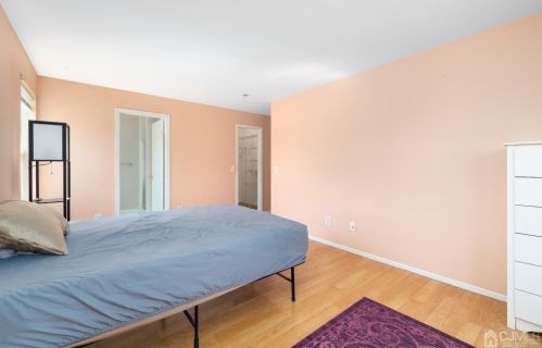 124 Exeter Ct, Piscataway NJ  08854-2178 exterior