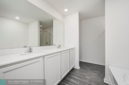 2008 Pruitt St, Fort Pierce FL 34953-5731 exterior