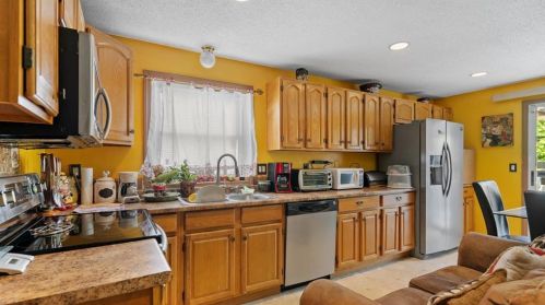 61 Lynch St, Providence RI 02908-5106 exterior